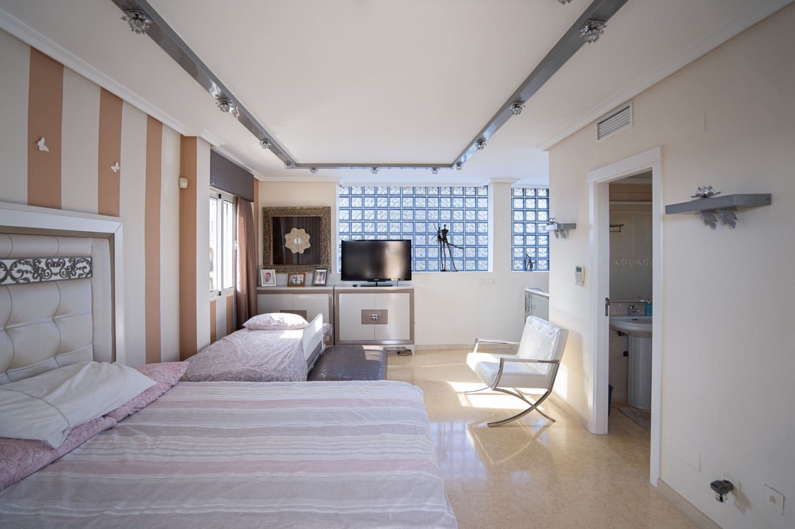 5 bedroom Villa for sale in La Mata with pool - € 1,170,000 (Ref: 8962635)