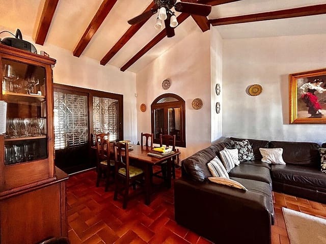 Chalet de 3 habitaciones en Orihuela Costa, Orihuela en venta con piscina - 350.000 € (Ref: 8981628)