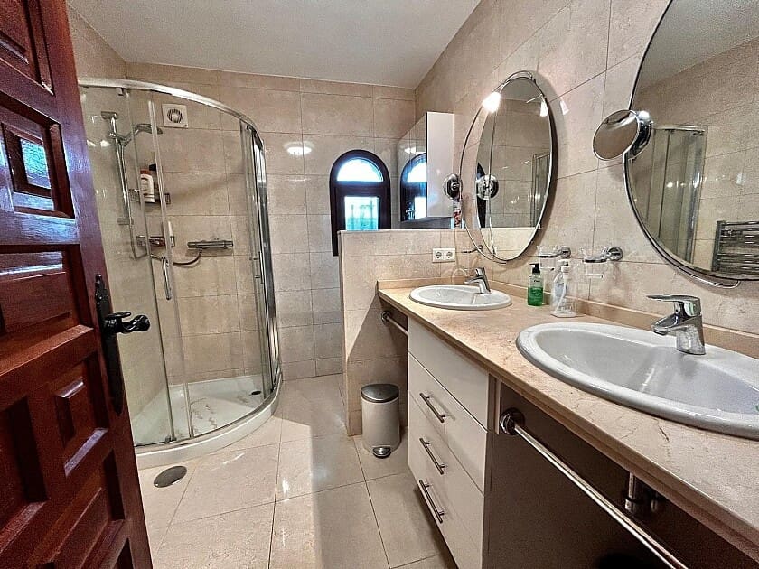 Chalet de 3 habitaciones en Orihuela Costa en venta con piscina - 350.000 € (Ref: 8981628)