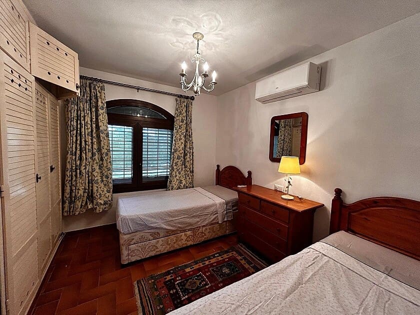 Chalet de 3 habitaciones en Orihuela Costa en venta con piscina - 350.000 € (Ref: 8981628)