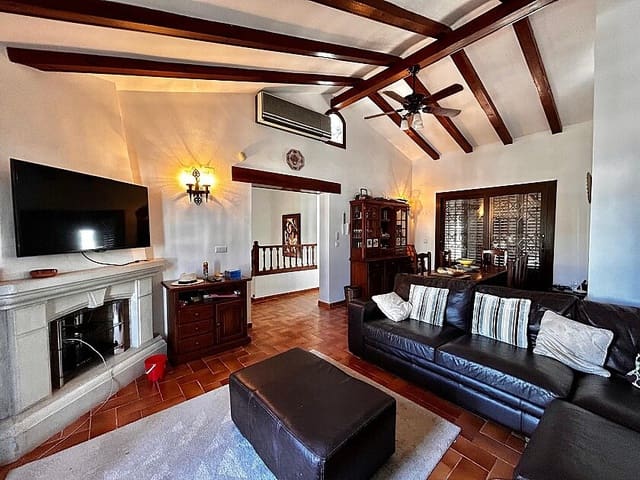 Chalet de 3 habitaciones en Orihuela Costa, Orihuela en venta con piscina - 350.000 € (Ref: 8981628)