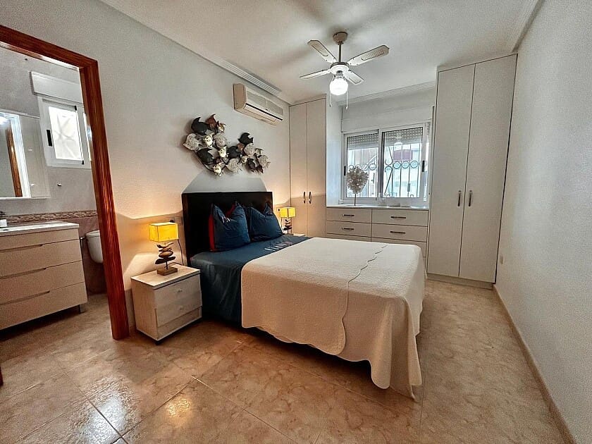 2 quarto Moradia para venda em Torrevieja com piscina garagem - 245 000 € (Ref: 8981629)