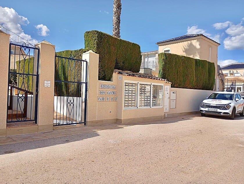 2 quarto Moradia para venda em Torrevieja com piscina garagem - 245 000 € (Ref: 8981629)