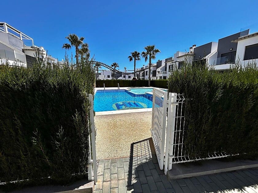 2 bedroom Bungalow for sale in Pilar de la Horadada with pool garage - € 229,900 (Ref: 8981630)