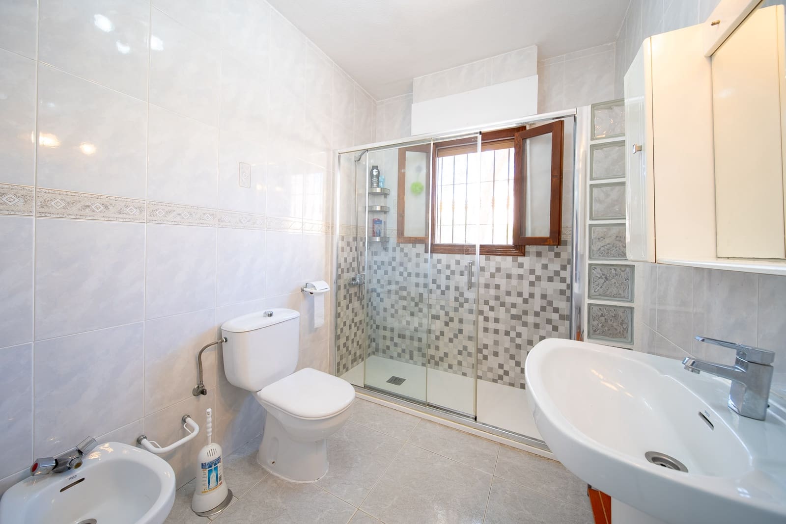 6 sypialnia Willa na sprzedaż w Orihuela Costa z basenem garażem - 450 000 € (Ref: 8982881)