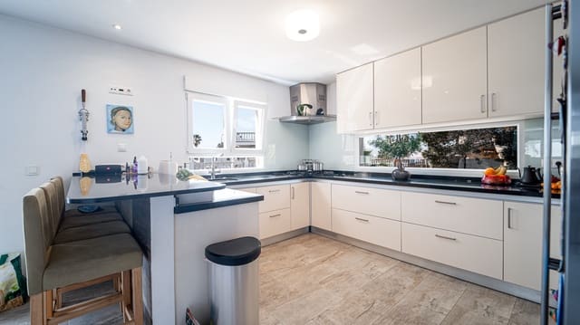 4 makuuhuone Huvila myytävänä paikassa Ciudad Quesada, Rojales mukana uima-altaan 
autotalli - 549 950 € (Ref: 8988768)