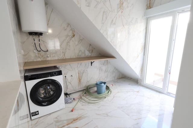 3 camera da letto Villetta a Schiera in vendita in Torrevieja con garage - 230.000 € (Rif: 9000743)