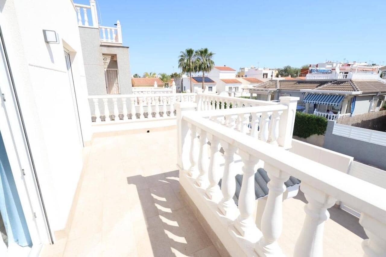 3 quarto Moradia em Banda para venda em Torrevieja com garagem - 230 000 € (Ref: 9000743)