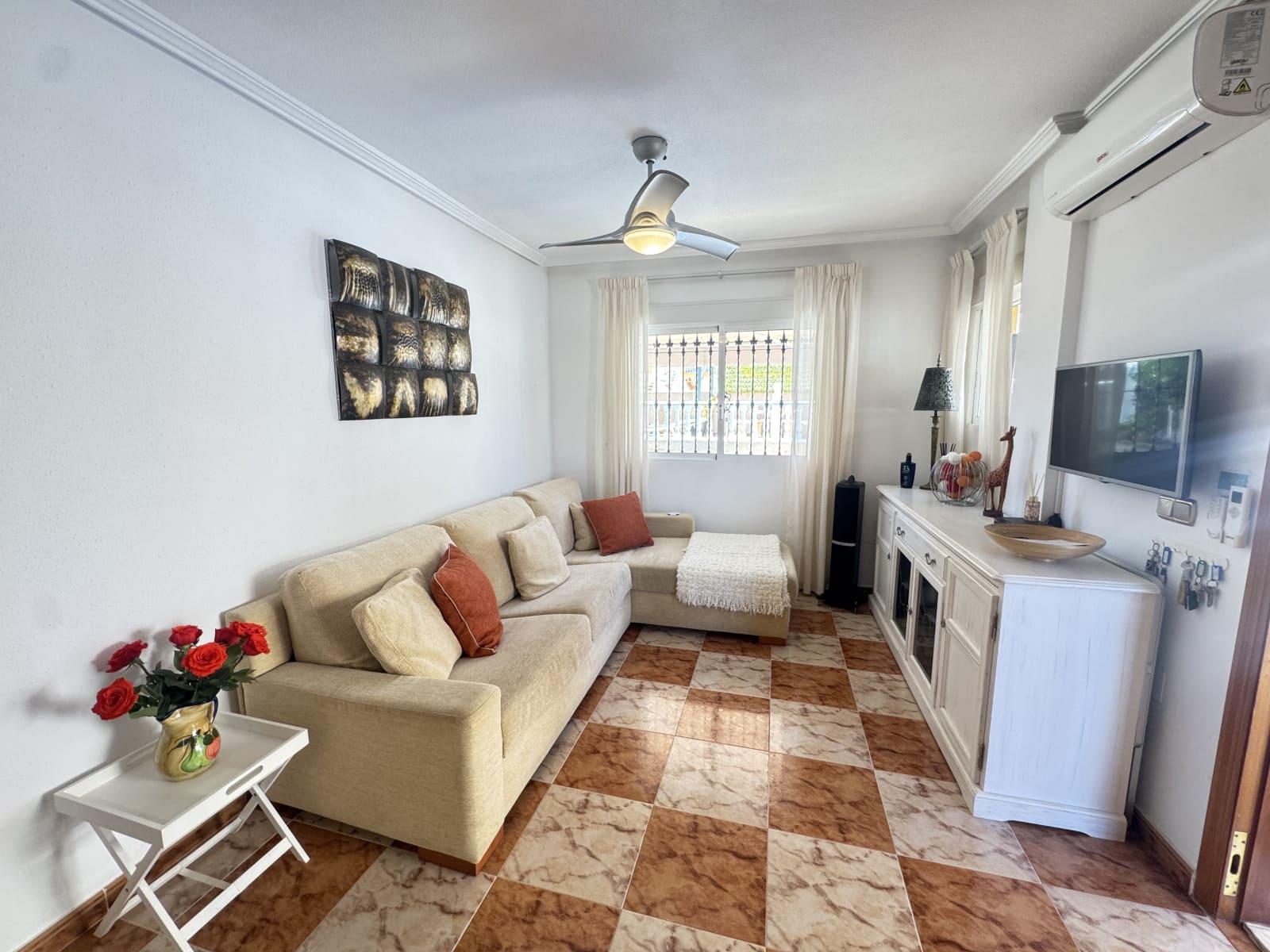 3 soverom Hus til salgs i Villamartin med svømmebasseng - € 245 995 (Ref: 9000748)