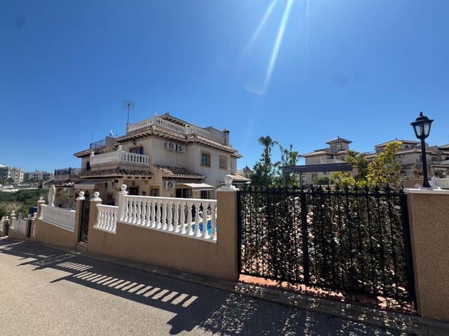 3 soverom Hus til salgs i Villamartin, Orihuela med svømmebasseng - € 245 995 (Ref: 9000748)