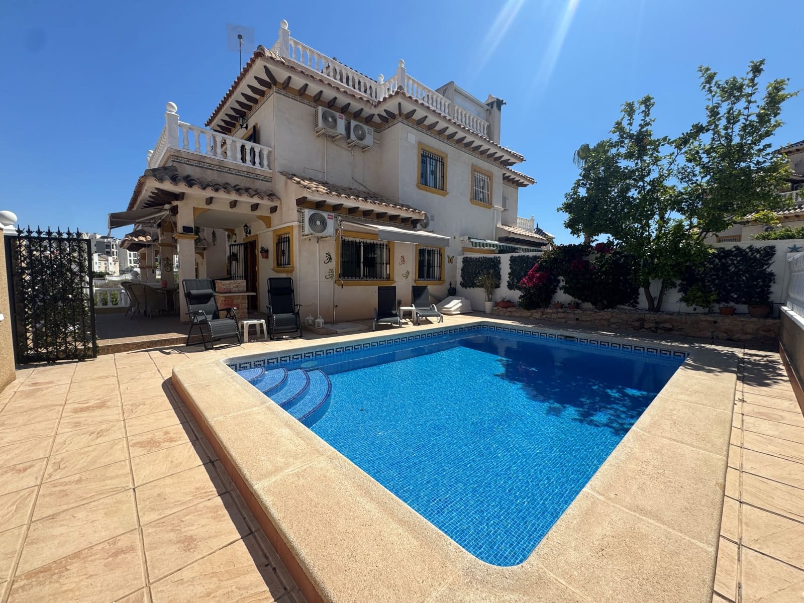 3 soverom Hus til salgs i Villamartin med svømmebasseng - € 245 995 (Ref: 9000748)