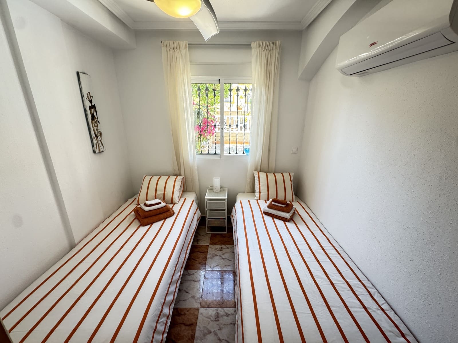 3 soverom Hus til salgs i Villamartin med svømmebasseng - € 245 995 (Ref: 9000748)