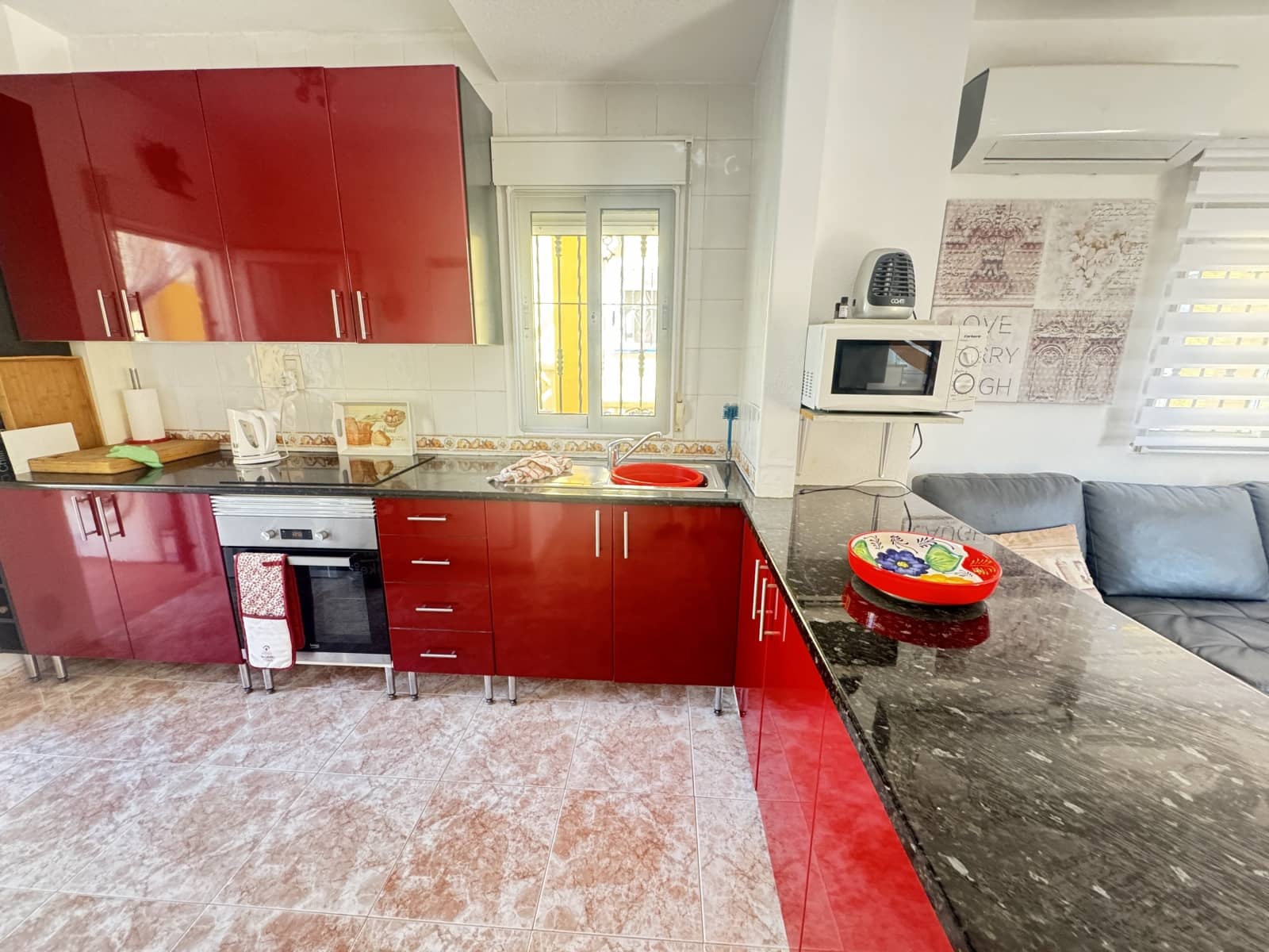 3 bedroom Villa for sale in Villamartin with pool - € 269,995 (Ref: 9013801)