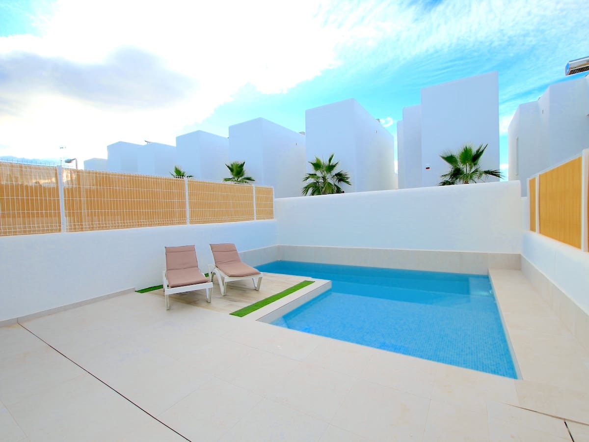 3 bedroom Villa for sale in La Marina with pool - € 345,000 (Ref: 9013806)