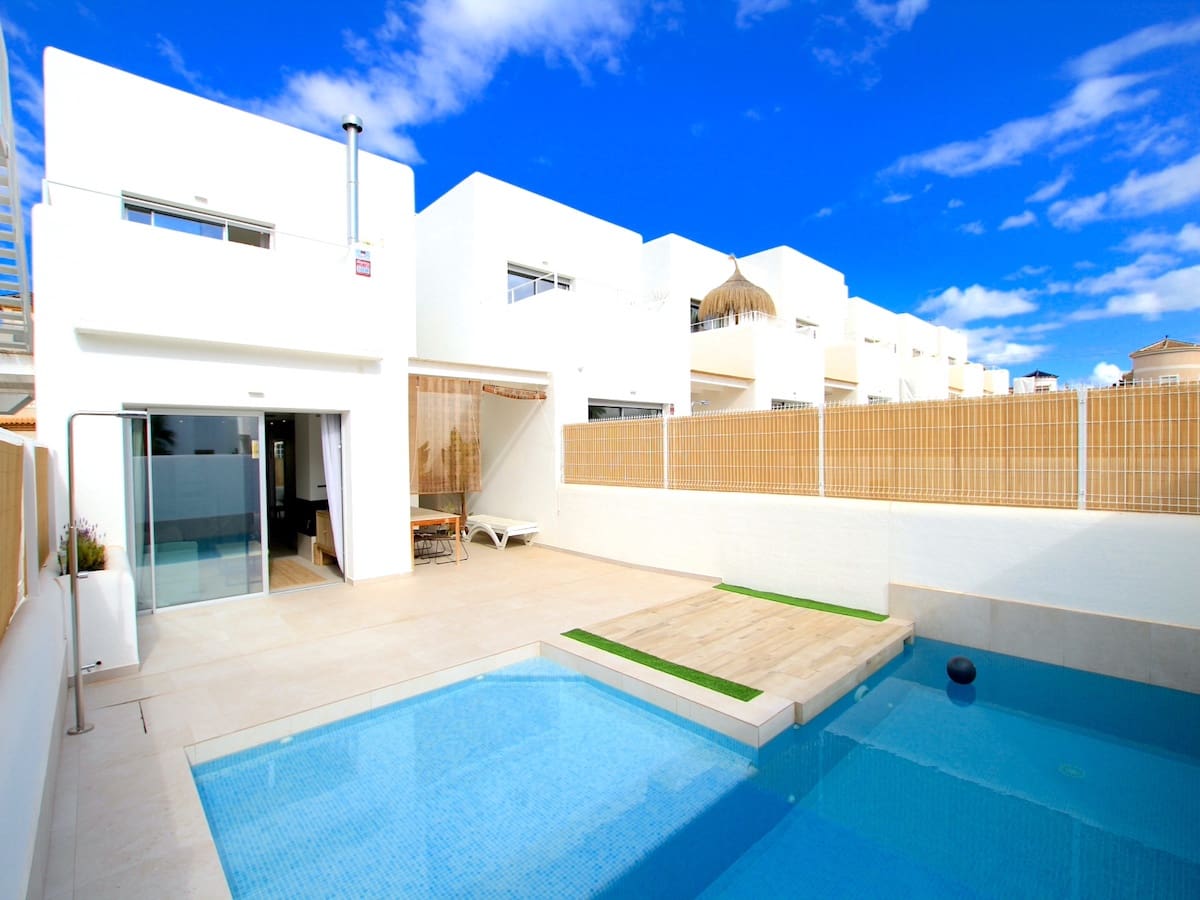3 bedroom Villa for sale in La Marina with pool - € 345,000 (Ref: 9013806)