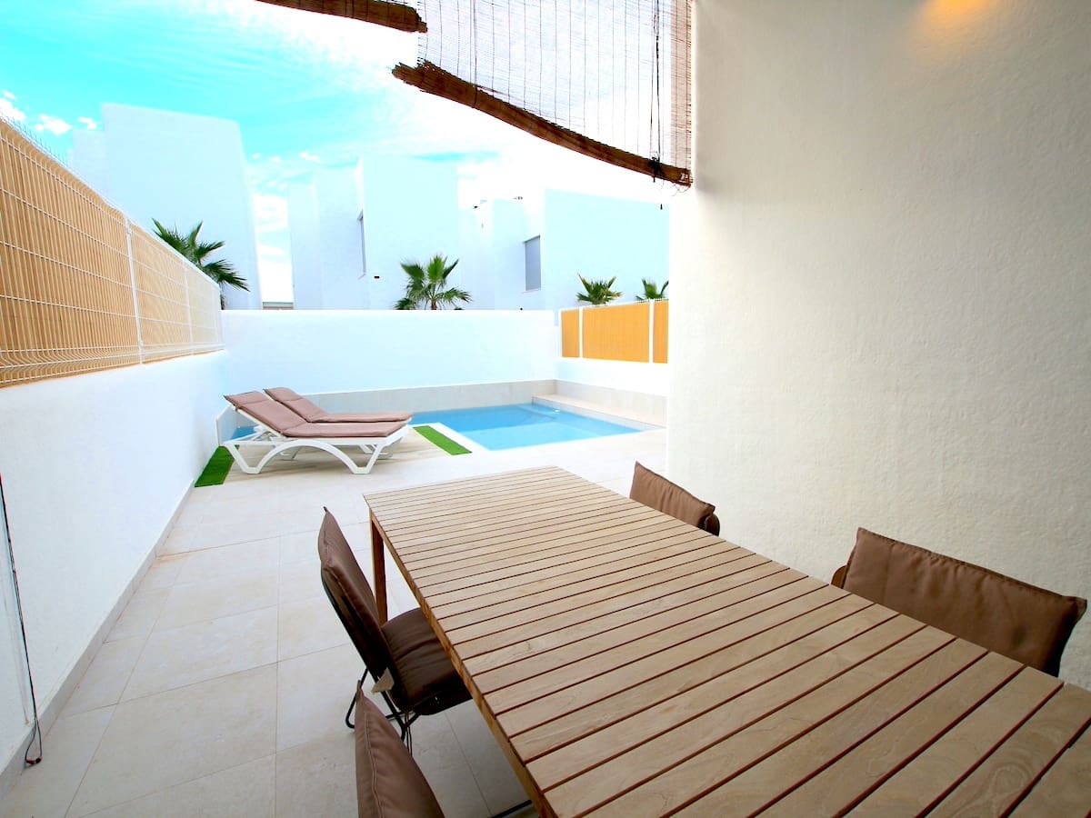 3 bedroom Villa for sale in La Marina with pool - € 345,000 (Ref: 9013806)