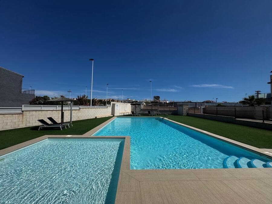 3 bedroom Apartment for sale in Torrevieja - € 315,000 (Ref: 9015905)