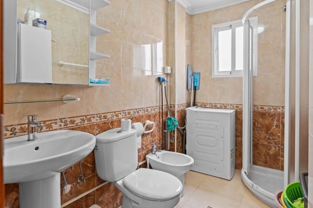 1 makuuhuone Kattohuoneisto myytävänä paikassa Torrevieja mukana uima-altaan - 127 500 € (Ref: 9033447)