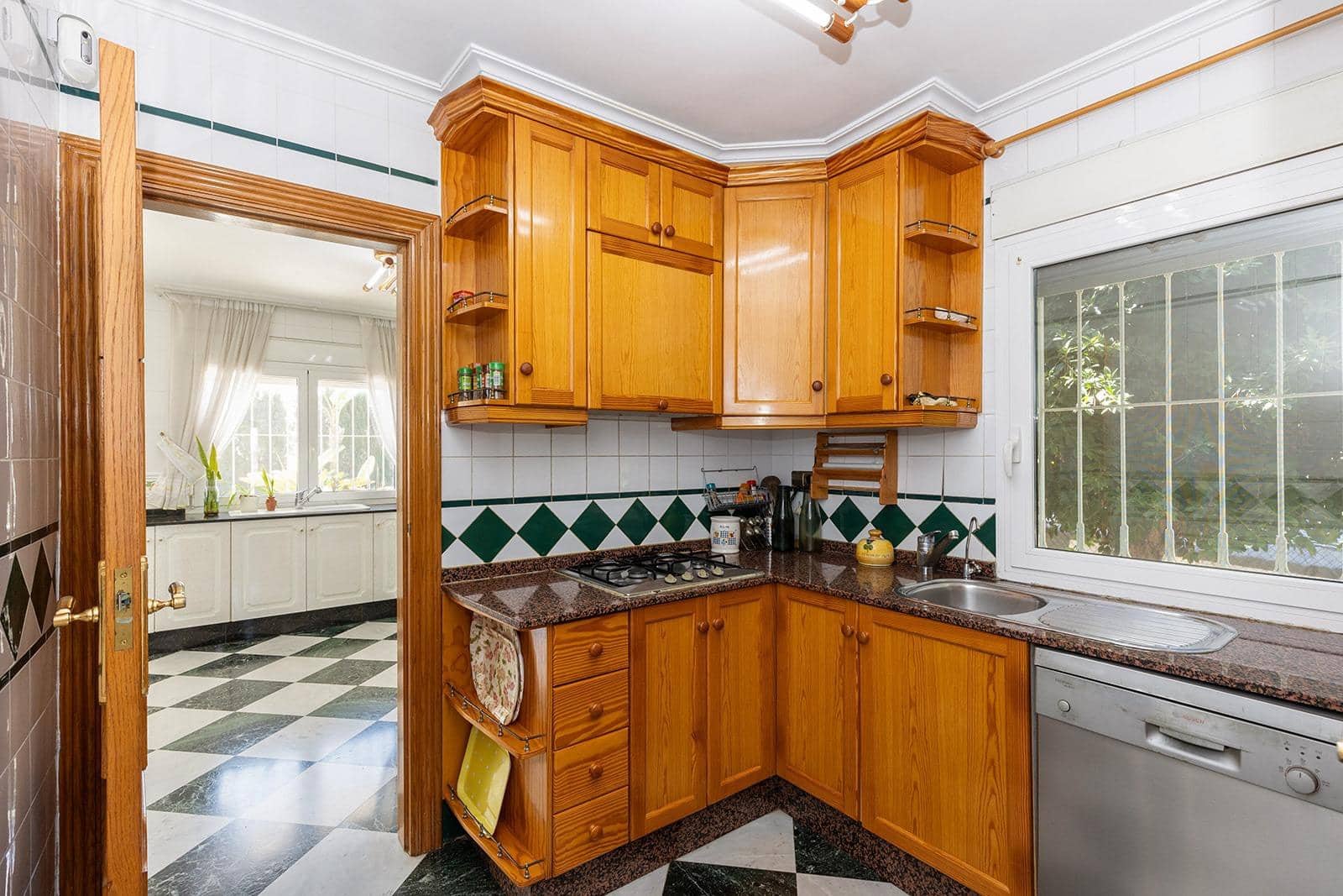 5 sypialnia Willa na sprzedaż w Torrevieja z basenem garażem - 780 000 € (Ref: 9036958)