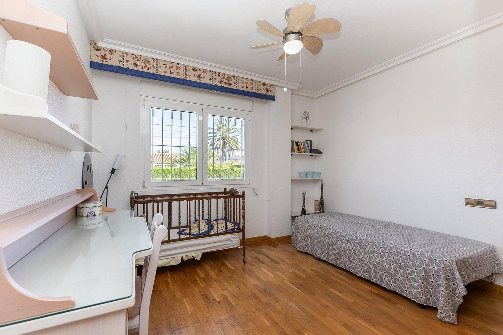 5 sypialnia Willa na sprzedaż w Torrevieja z basenem garażem - 780 000 € (Ref: 9036958)