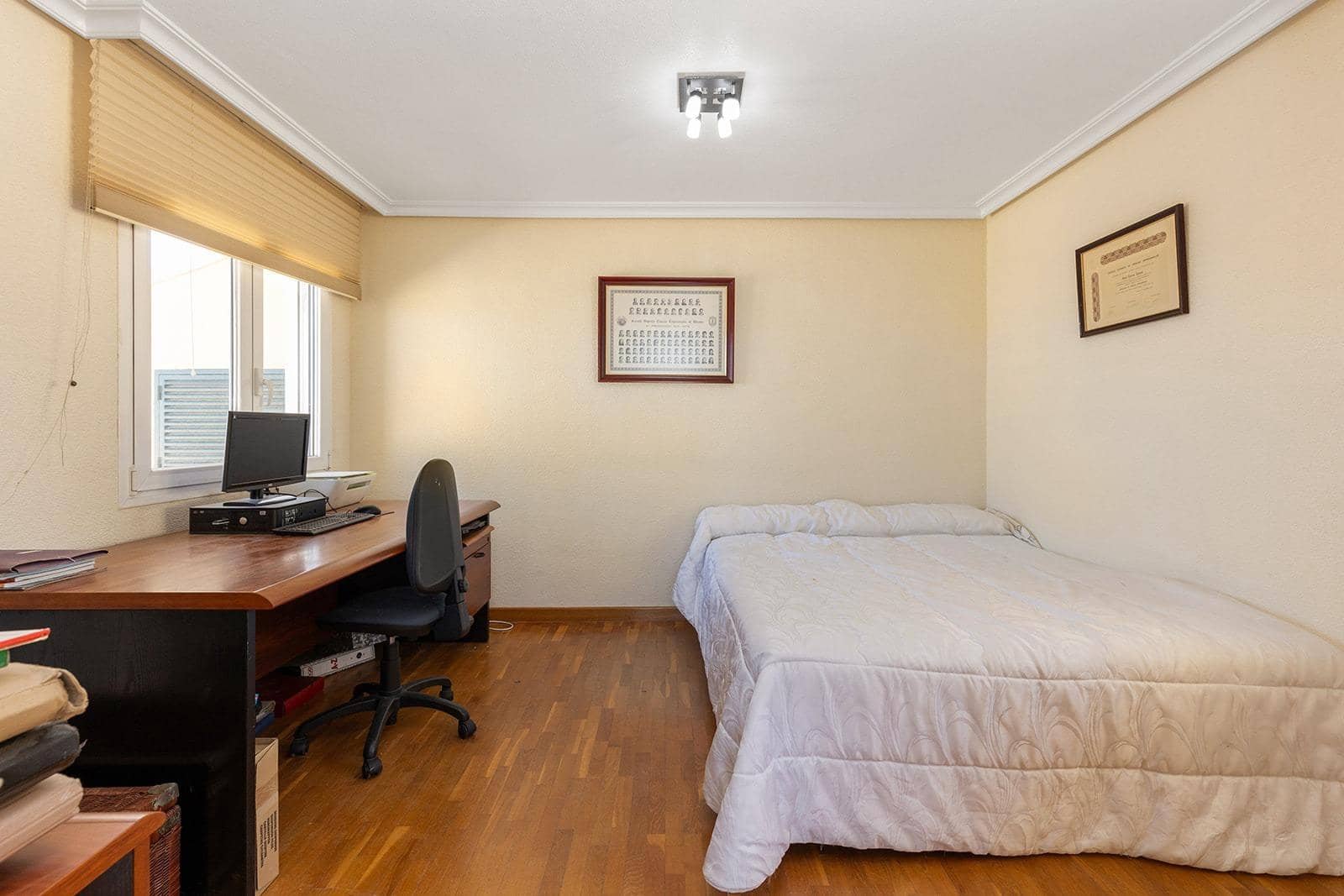 5 sypialnia Willa na sprzedaż w Torrevieja z basenem garażem - 780 000 € (Ref: 9036958)