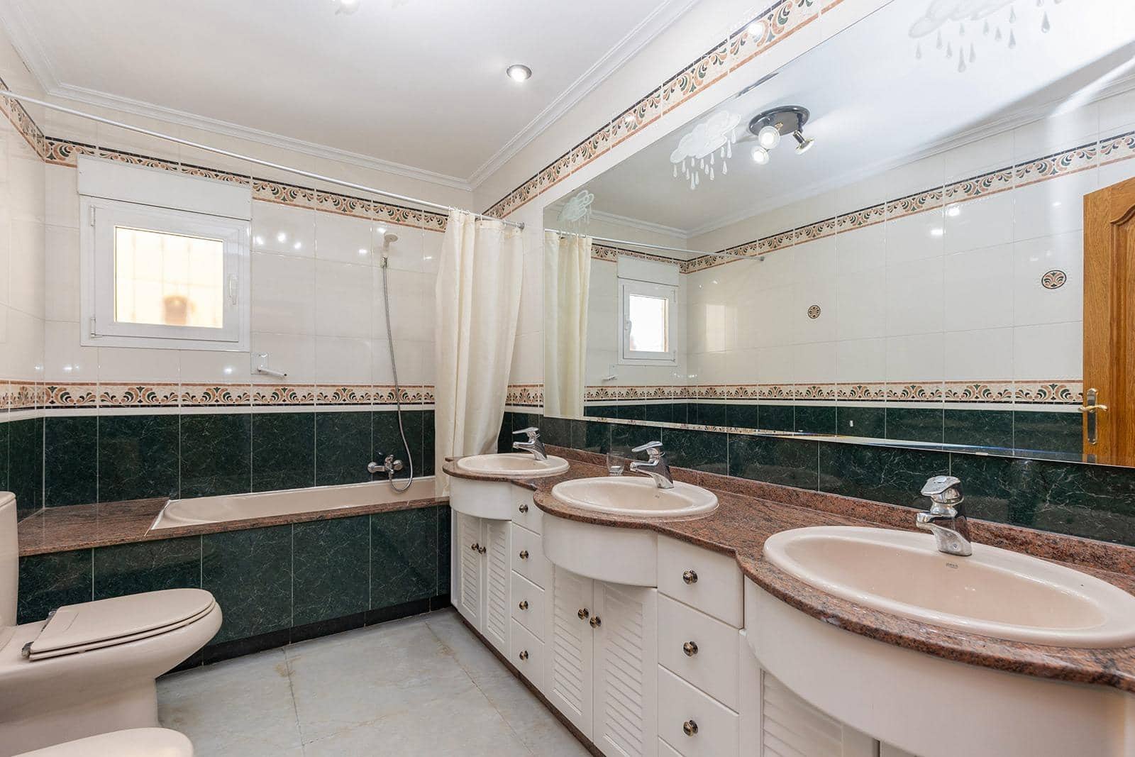 5 sypialnia Willa na sprzedaż w Torrevieja z basenem garażem - 780 000 € (Ref: 9036958)