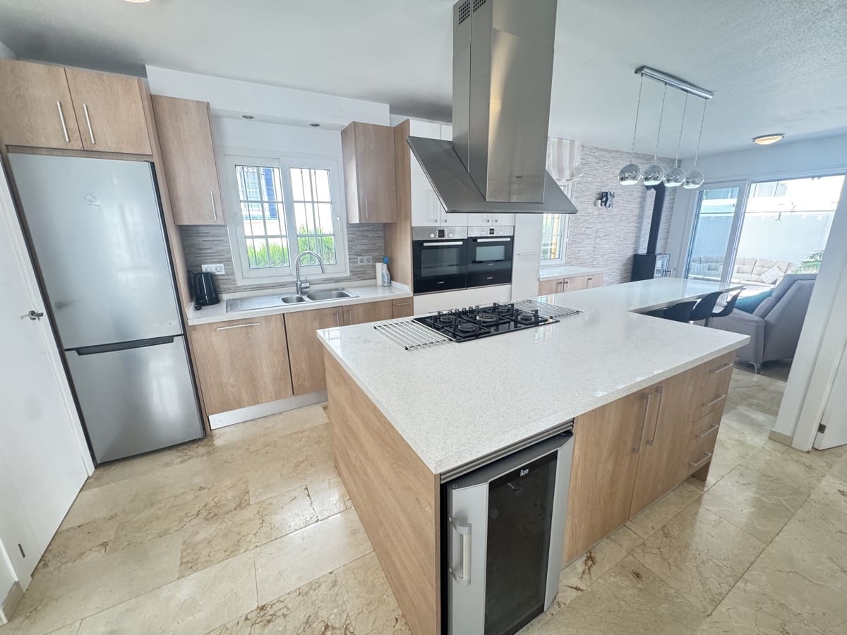 3 quarto Moradia para venda em Villamartin com piscina - 349 900 € (Ref: 9043799)