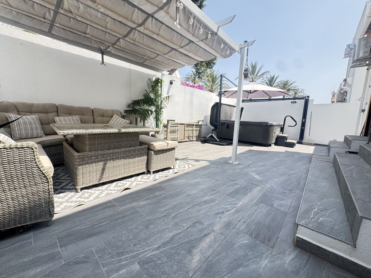 3 quarto Moradia para venda em Villamartin com piscina - 349 900 € (Ref: 9043799)