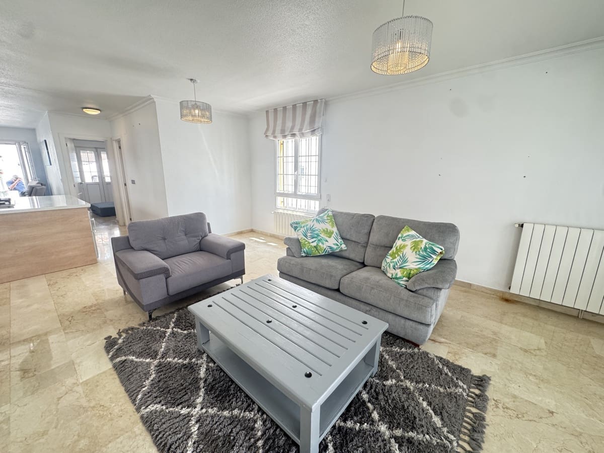 3 quarto Moradia para venda em Villamartin com piscina - 349 900 € (Ref: 9043799)