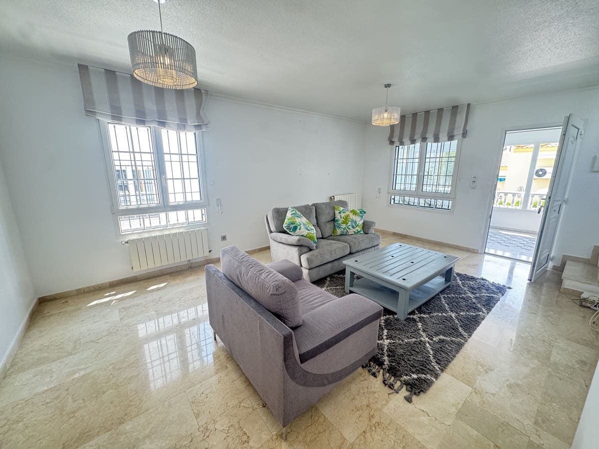 3 quarto Moradia para venda em Villamartin com piscina - 349 900 € (Ref: 9043799)