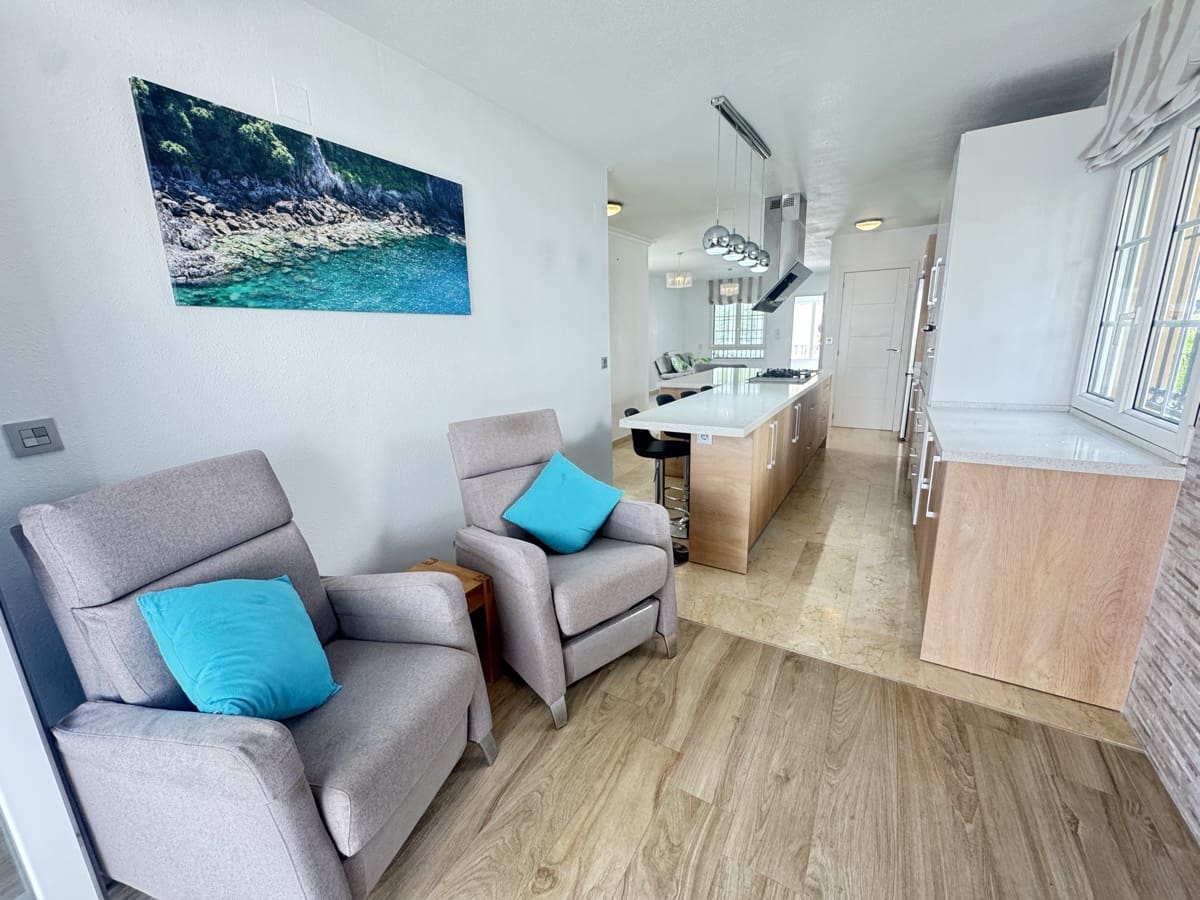 3 quarto Moradia para venda em Villamartin com piscina - 349 900 € (Ref: 9043799)