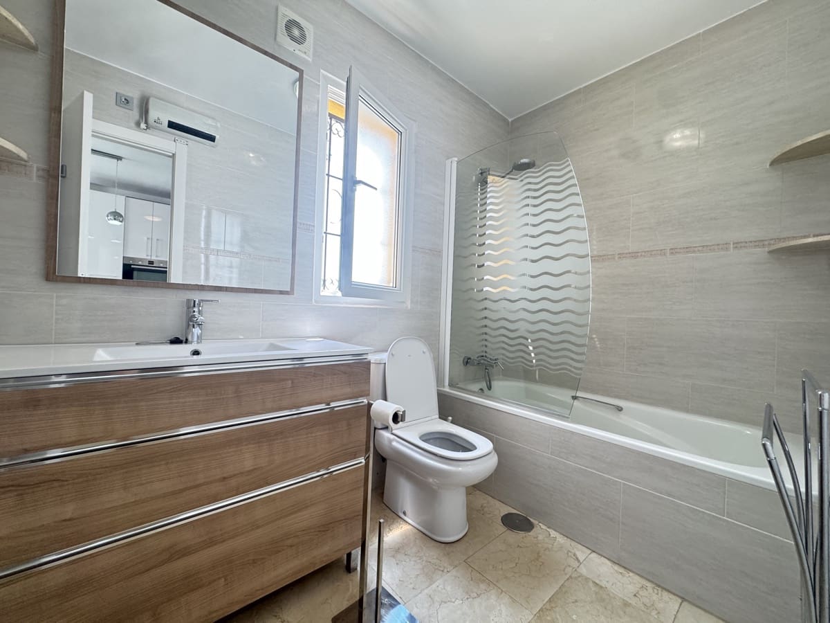 3 quarto Moradia para venda em Villamartin com piscina - 349 900 € (Ref: 9043799)