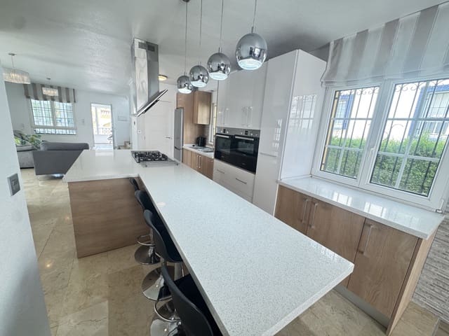 3 quarto Moradia para venda em Villamartin, Orihuela com piscina - 349 900 € (Ref: 9043799)