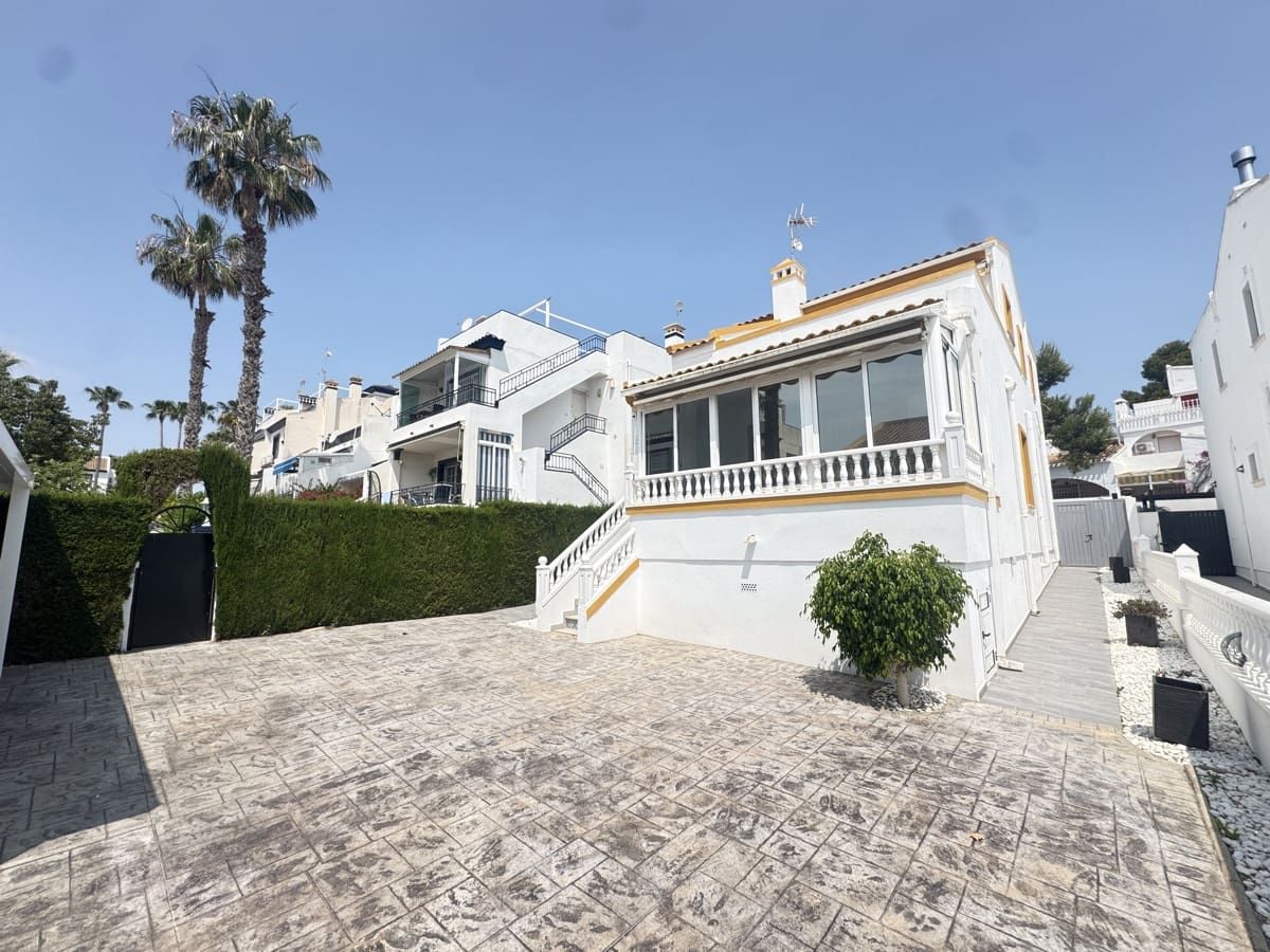 3 quarto Moradia para venda em Villamartin com piscina - 349 900 € (Ref: 9043799)