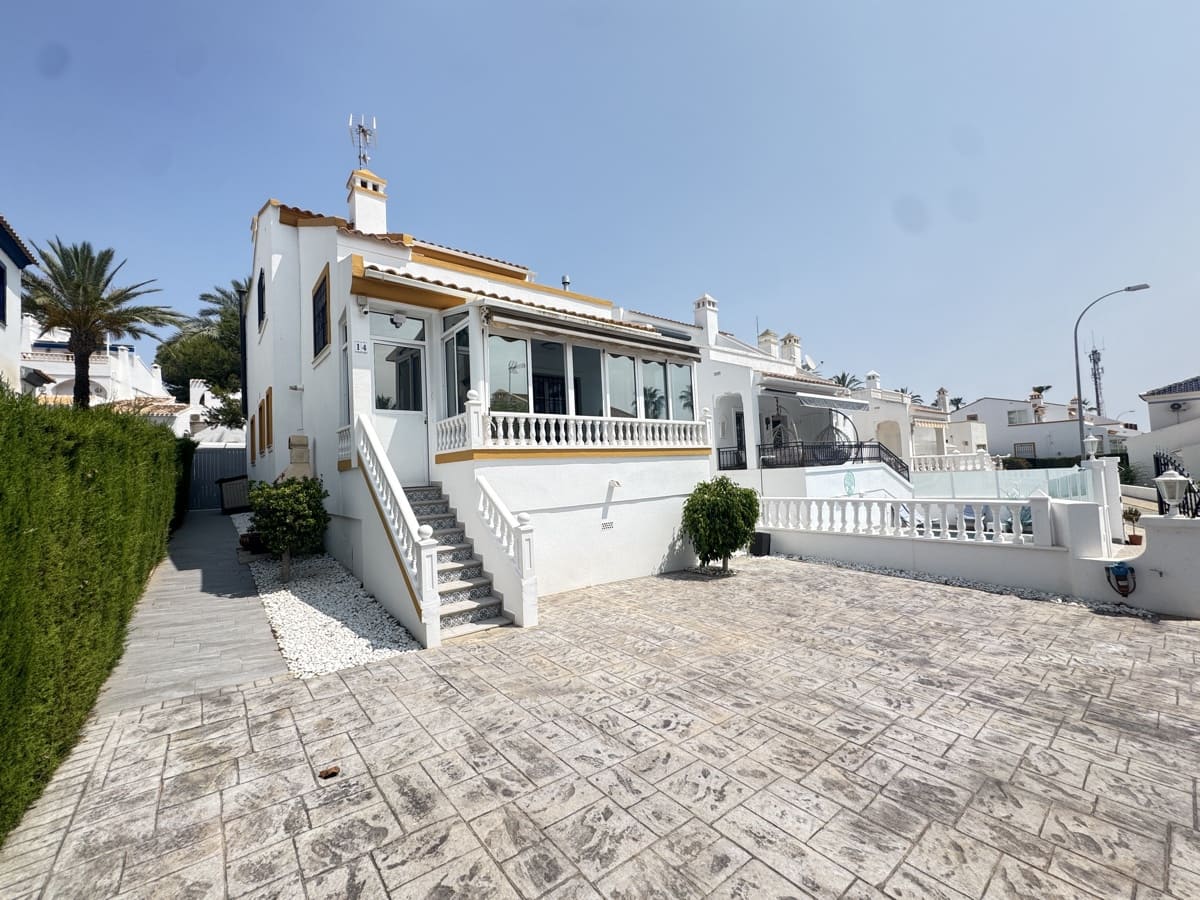 3 quarto Moradia para venda em Villamartin com piscina - 349 900 € (Ref: 9043799)