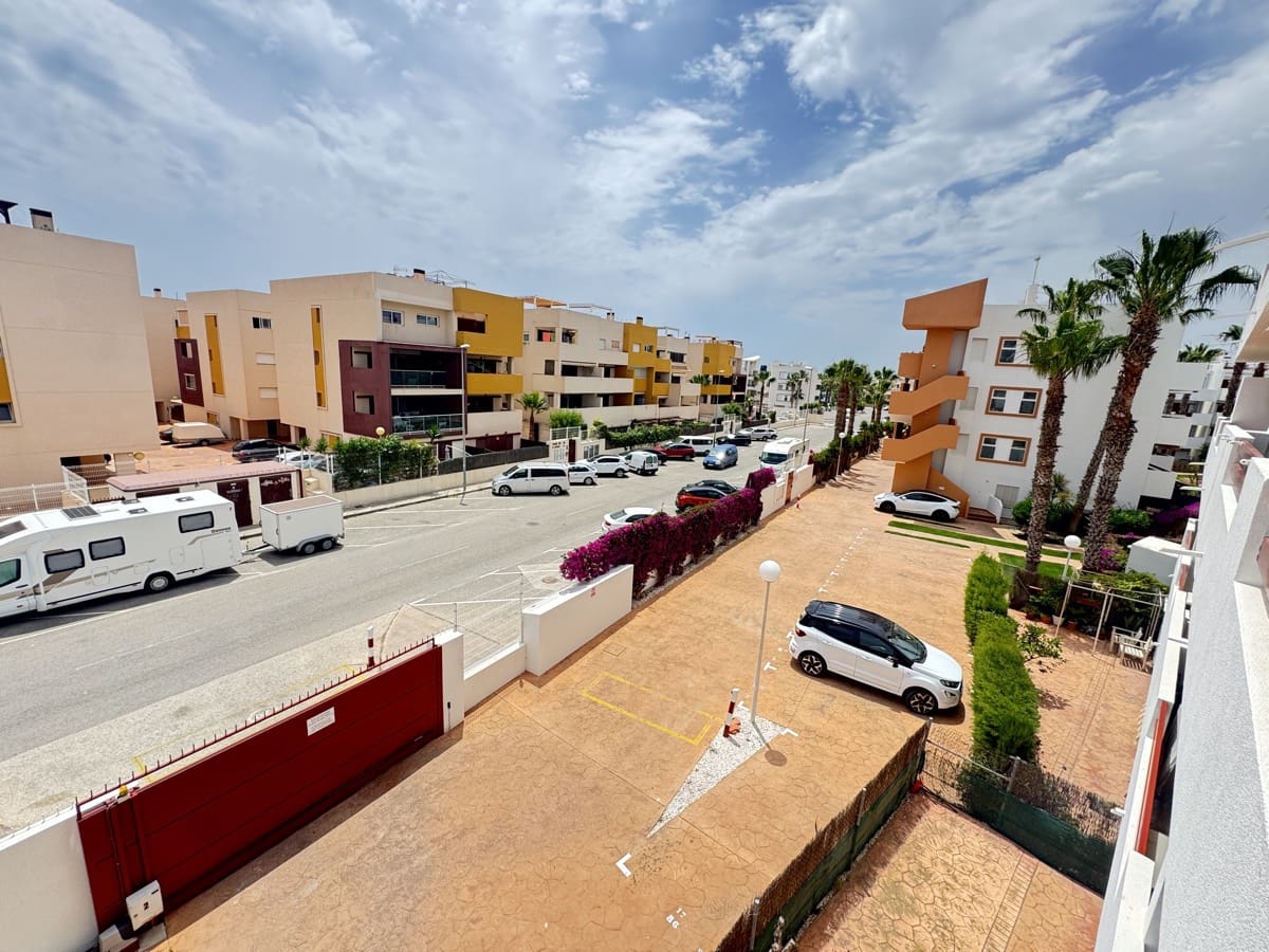 2 Zimmer Apartment zu verkaufen in Playa Flamenca mit Pool - 169.995 € (Ref: 9053667)