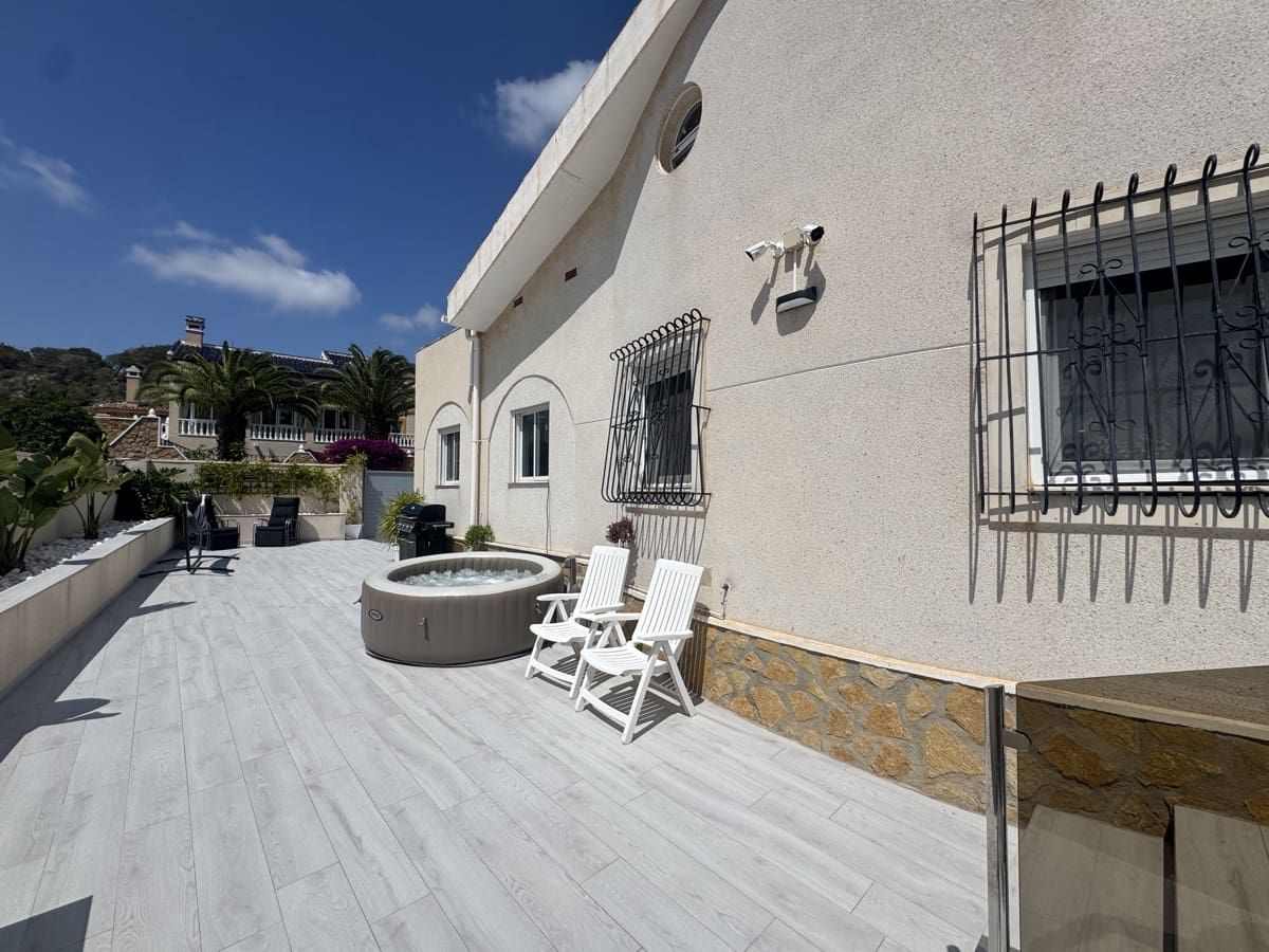 5 bedroom Villa for sale in San Miguel de Salinas - € 599,999 (Ref: 9053669)