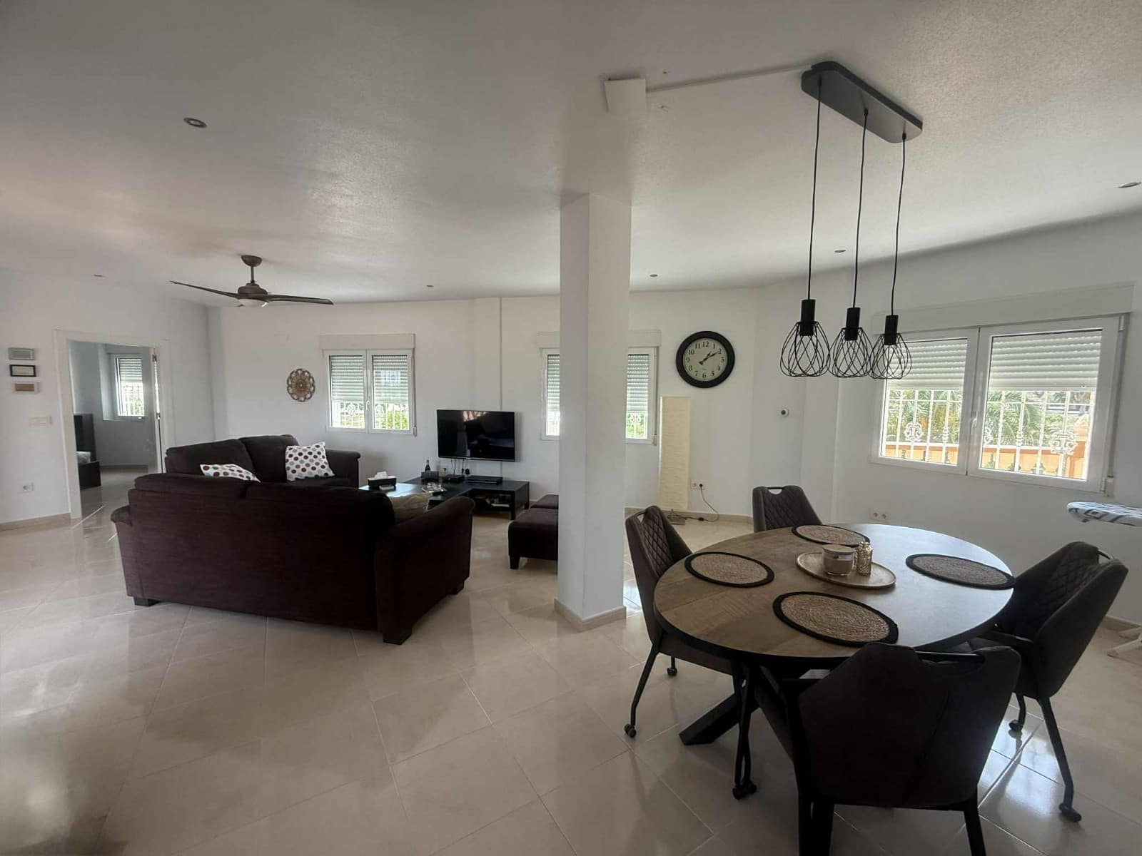 6 soveværelse Semi-Rækkehus til salg i Almoradi med swimmingpool garage - € 850.000 (Ref: 9063448)