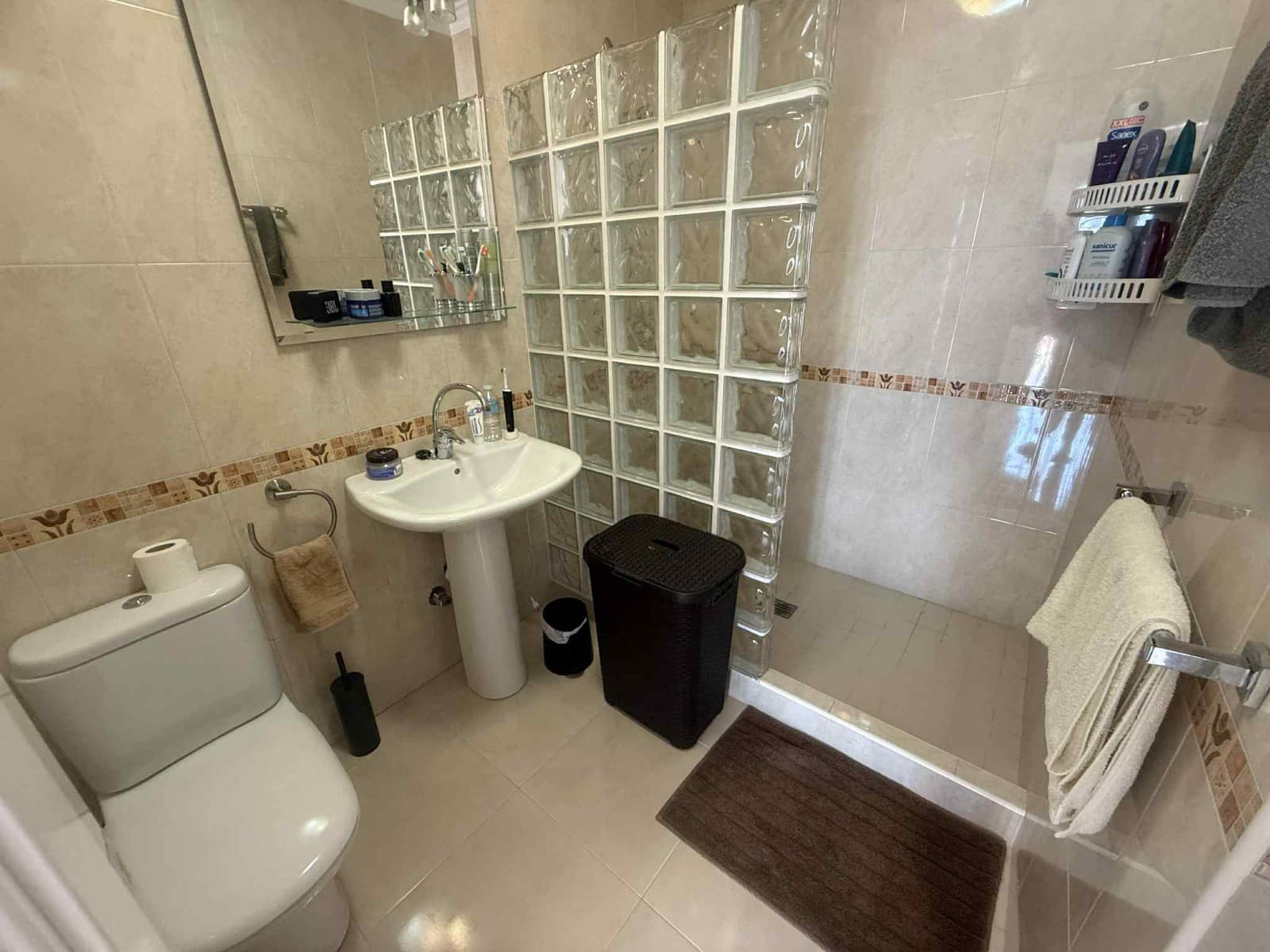 6 soveværelse Semi-Rækkehus til salg i Almoradi med swimmingpool garage - € 850.000 (Ref: 9063448)