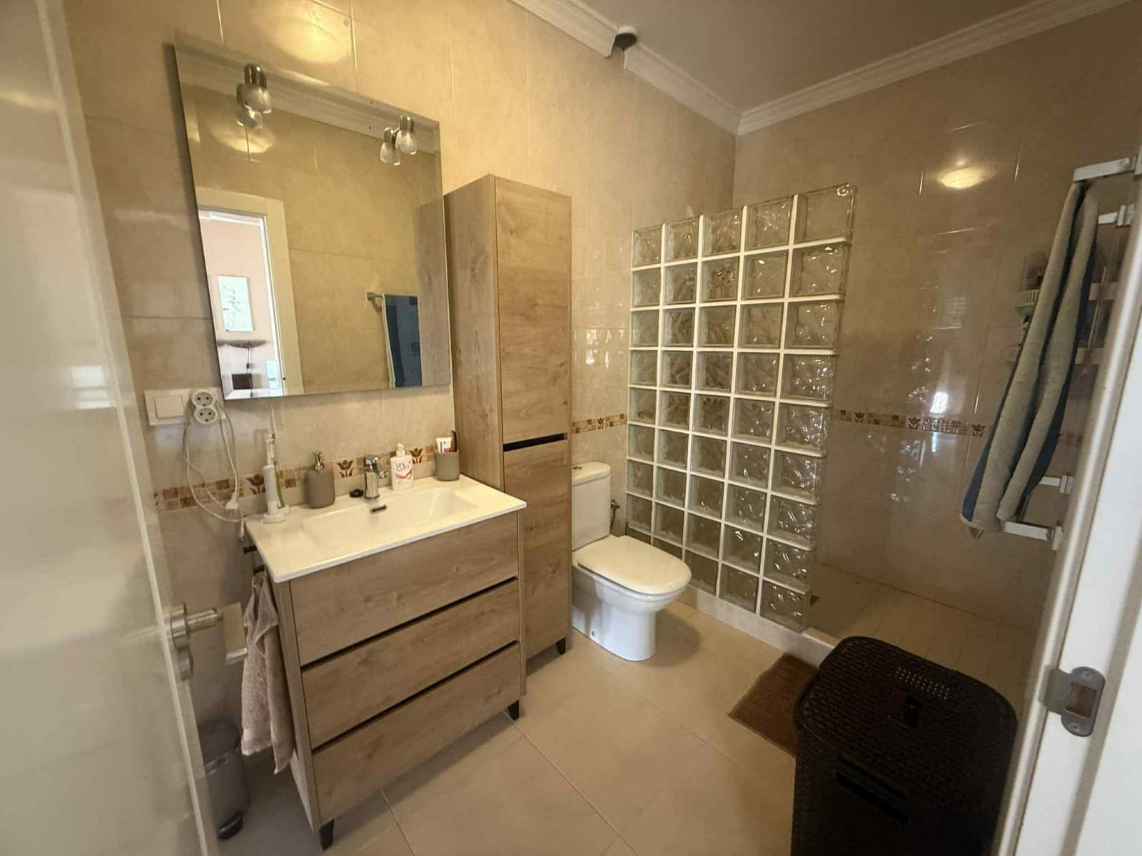 6 soveværelse Semi-Rækkehus til salg i Almoradi med swimmingpool garage - € 850.000 (Ref: 9063448)