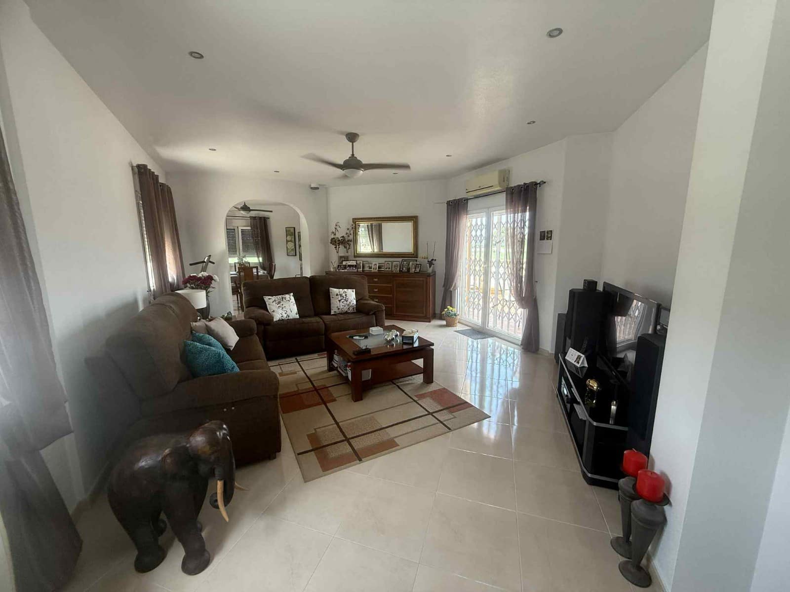 6 soveværelse Semi-Rækkehus til salg i Almoradi med swimmingpool garage - € 850.000 (Ref: 9063448)