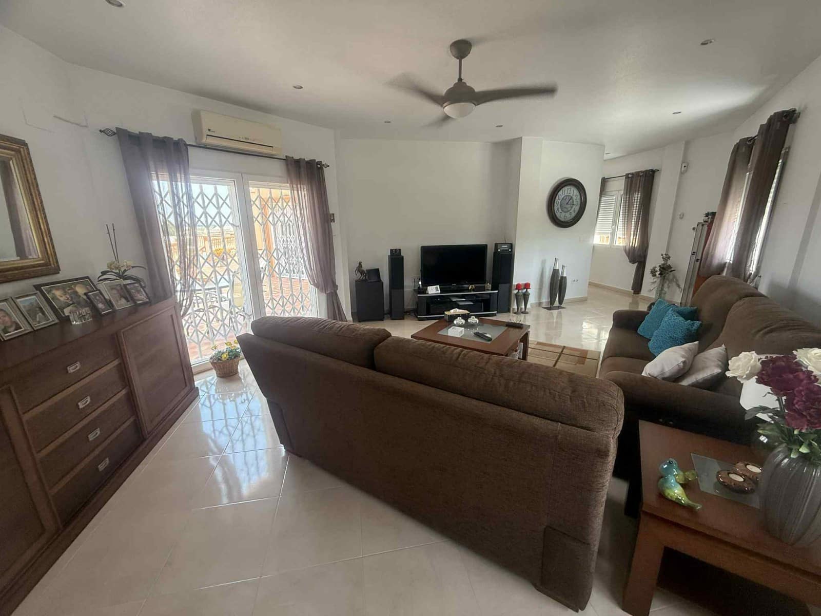 6 soveværelse Semi-Rækkehus til salg i Almoradi med swimmingpool garage - € 850.000 (Ref: 9063448)