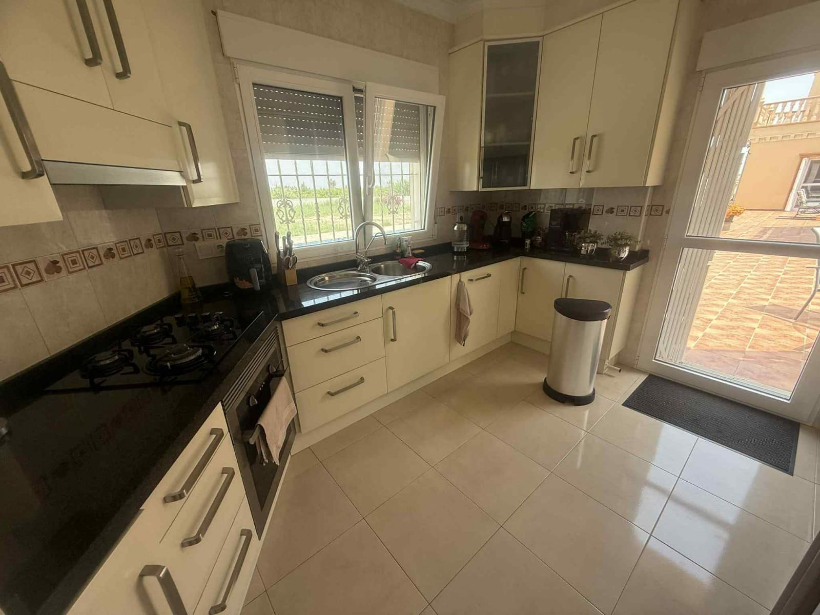 6 soveværelse Semi-Rækkehus til salg i Almoradi med swimmingpool garage - € 850.000 (Ref: 9063448)