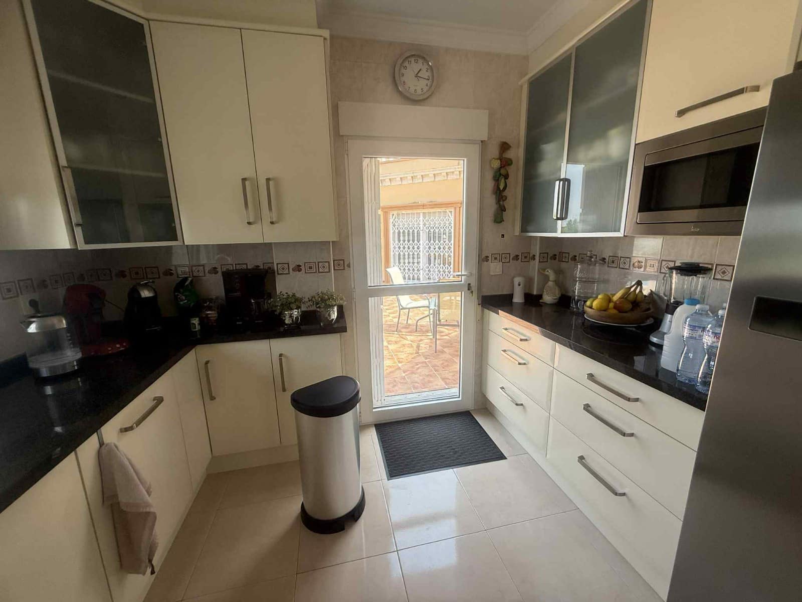 6 soveværelse Semi-Rækkehus til salg i Almoradi med swimmingpool garage - € 850.000 (Ref: 9063448)