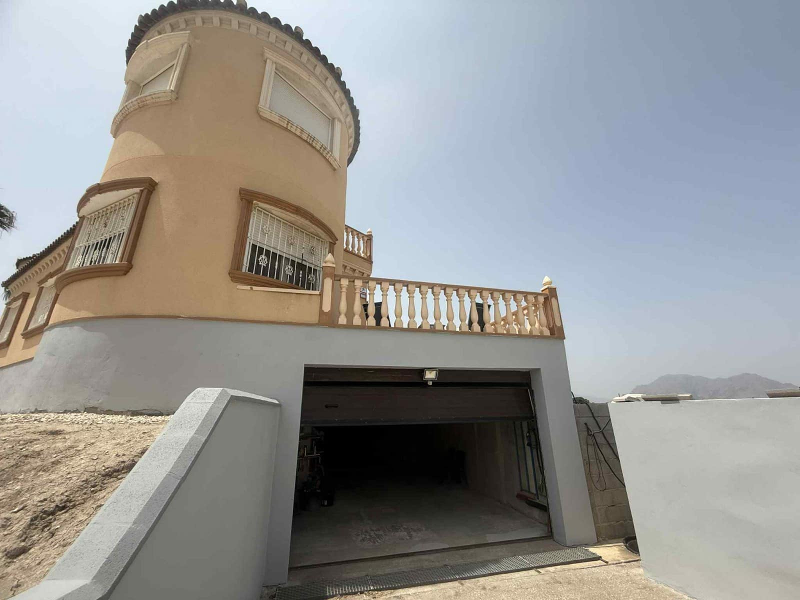 6 soveværelse Semi-Rækkehus til salg i Almoradi med swimmingpool garage - € 850.000 (Ref: 9063448)