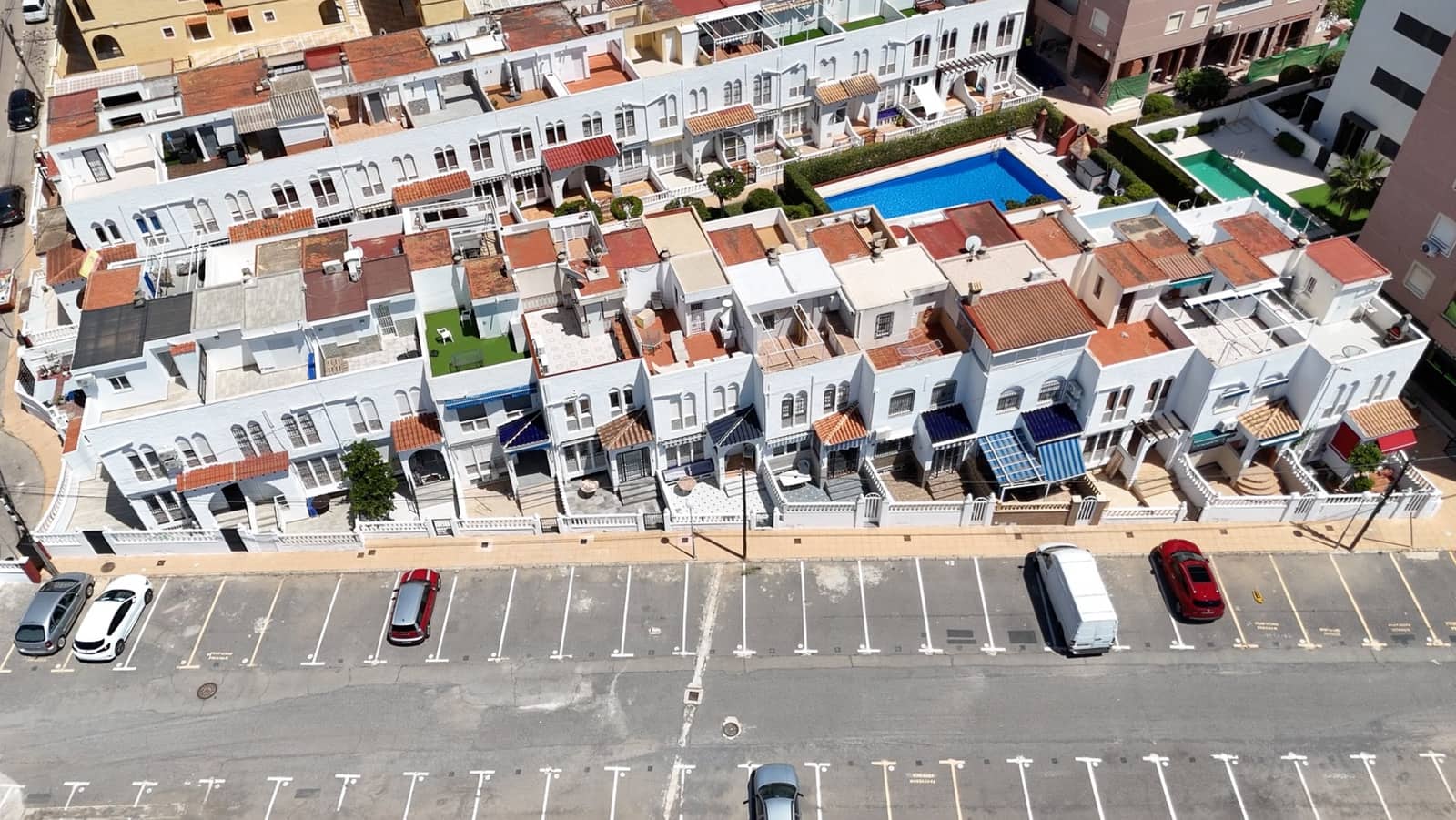4 soverom Hus til salgs i Torrevieja med svømmebasseng garasje - € 215 000 (Ref: 9082773)