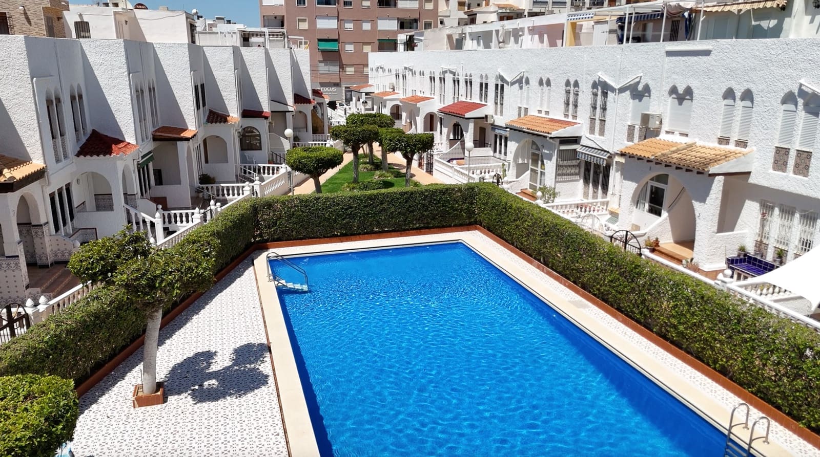 4 soverom Hus til salgs i Torrevieja med svømmebasseng garasje - € 215 000 (Ref: 9082773)