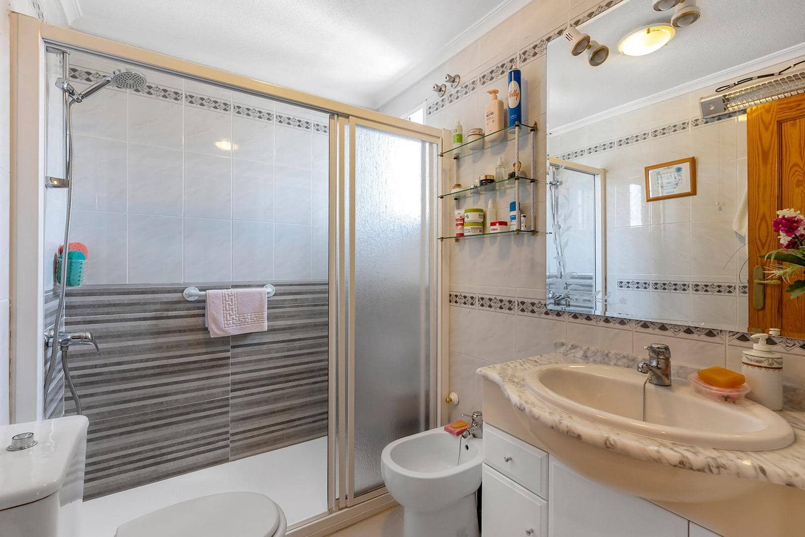 2 quarto Bungalow para venda em Torrevieja com piscina - 255 000 € (Ref: 9096720)