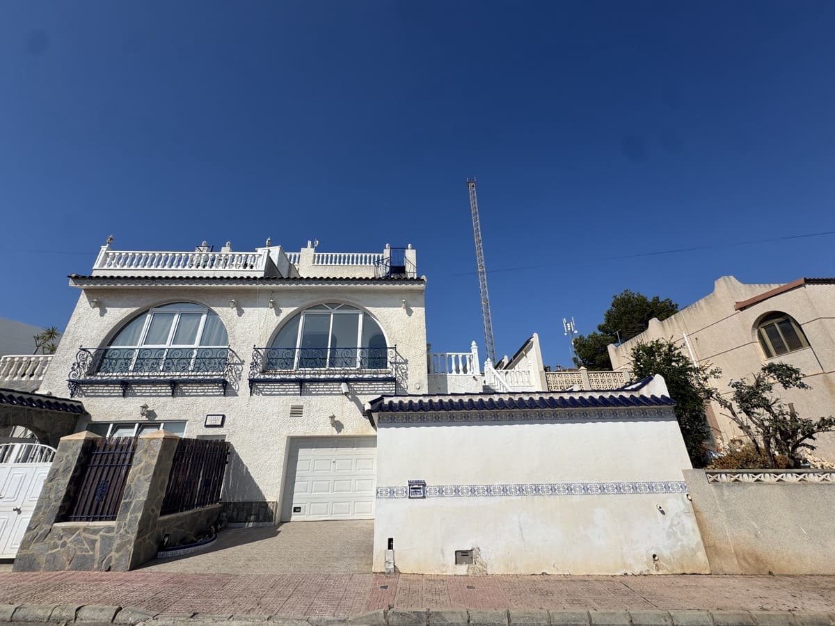 3 soverom Hus til salgs i Villamartin med svømmebasseng - € 280 000 (Ref: 9101070)