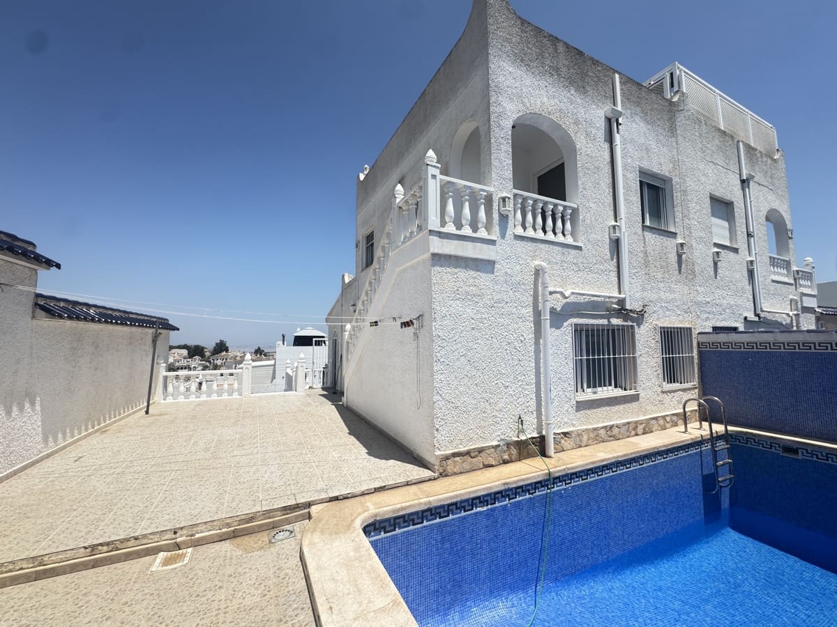 3 soverom Hus til salgs i Villamartin med svømmebasseng - € 280 000 (Ref: 9101070)